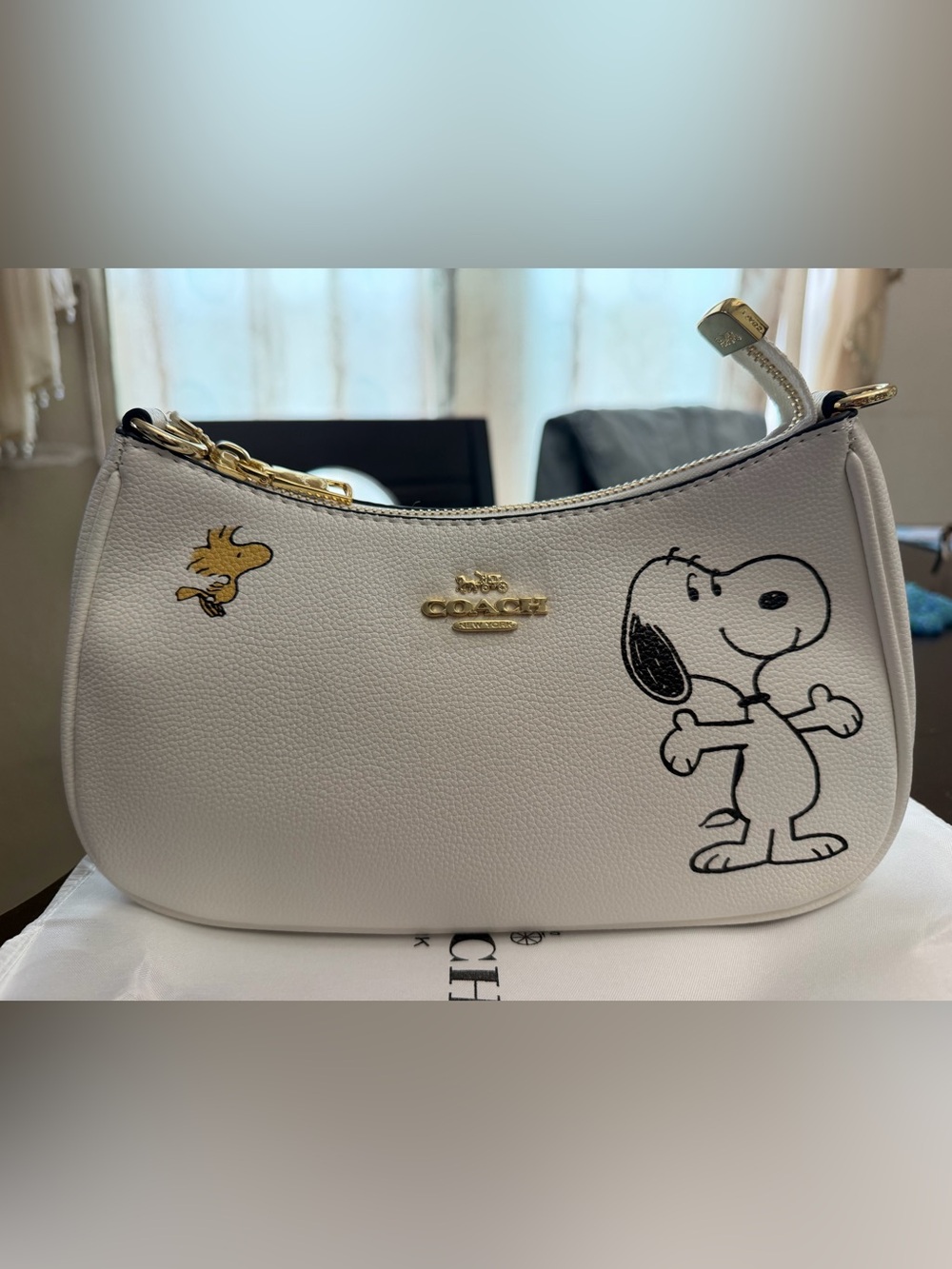 Coach White Leather Shoulder Bag with Snoopy & Woodstock